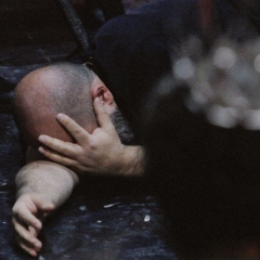 
The play Hamlet by the Namay-e Nazdik Theater Group has been selected among 42 works from various countries. These performances will take place from October 16 to 26, 2025, in the city of Ankara. Hamlet will be staged on October 22 at 8:00 p.m. in the Yılmaz Güney Hall.

The festival, held under the theme “Theater and the City,” is organized in collaboration with the Center for Art, Culture, and Migration Activities (KOSAGEM) and several municipalities of Ankara. The aim of this event is to promote theater as a means of dialogue and cultural exchange within the urban space.

The Namay-e Nazdik Group will participate in the festival with its production of Hamlet, which combines elements of traditional Iranian theater—such as Ta’zieh and Pardeh-khani—with Shakespeare’s classic text. This participation offers an exceptional opportunity to present Iranian art and culture on an international stage.